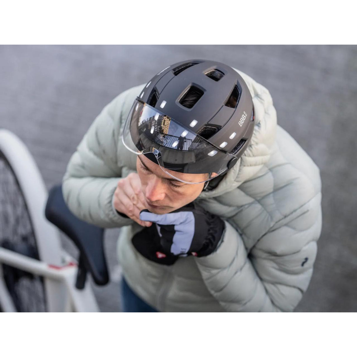 Casque de vélo avec visière BBB District Led Noir