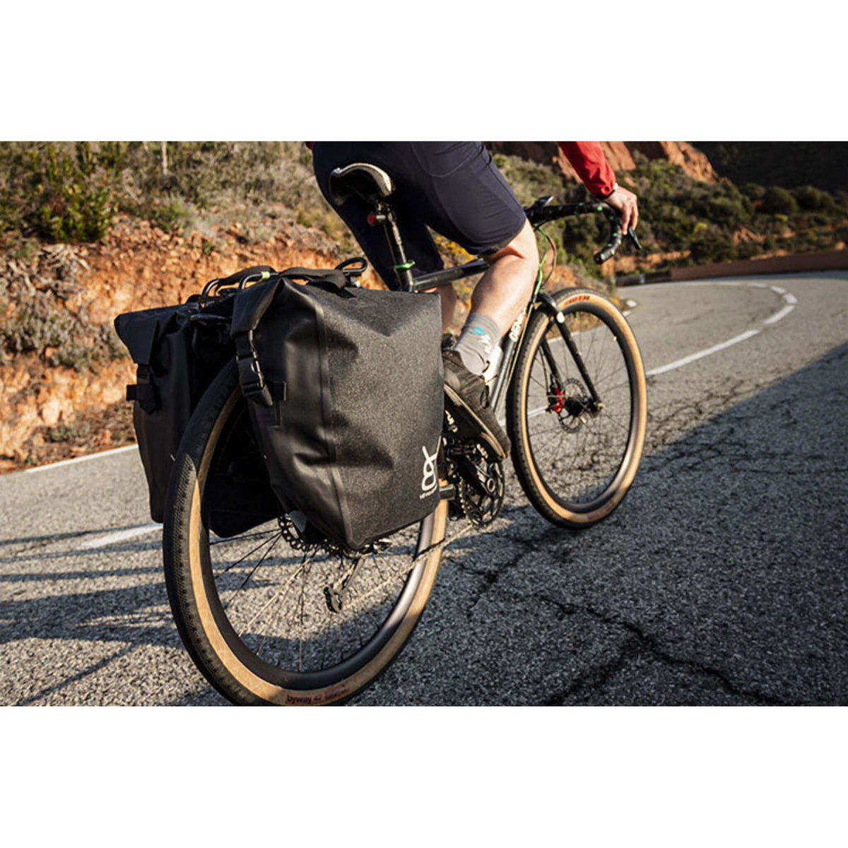 V8 Concepts Pan Luggage Rack Bag