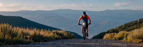 Les meilleurs éclairages vélo pour rouler en automne