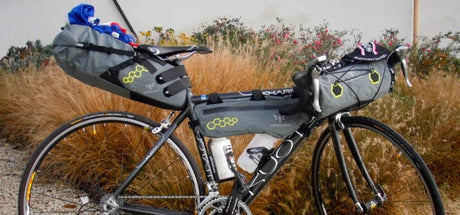 Sacoches de vélo et bikepacking : comment bien s’équiper pour partir à l’aventure ?