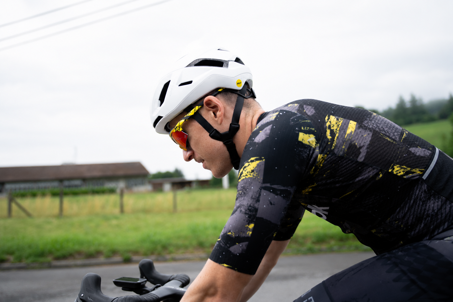 Casque OAKLEY ARO5 RACE Matte White : aérodynamisme, ventilation et protection de nouvelle génération