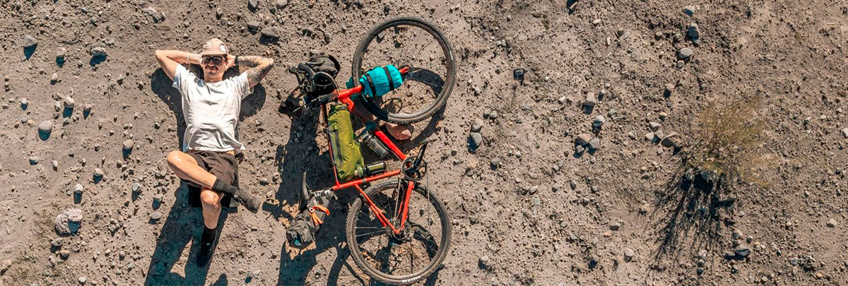 Préparer son vélo pour un voyage : la check-list complète