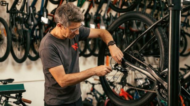 Comment réparer un vélo à Paris ? Les problèmes les plus fréquents rencontrés par les cyclistes
