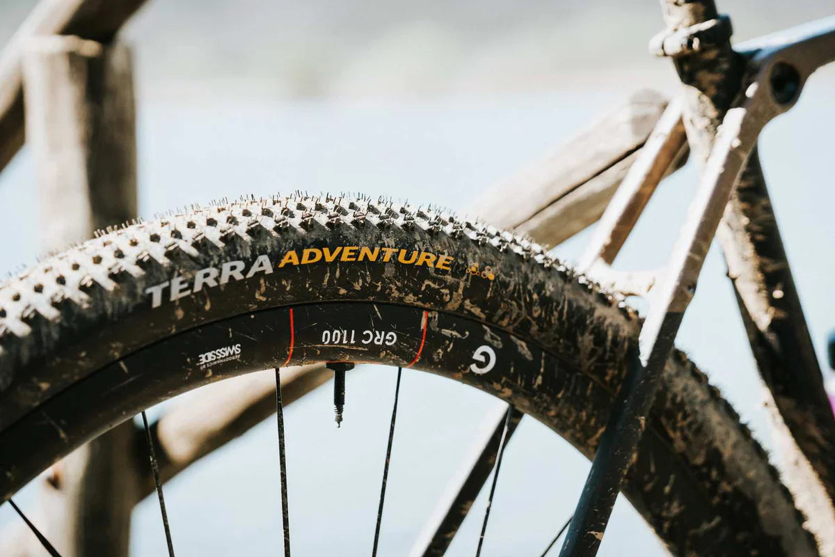 PNEUS GRAVEL À PARIS: CONTINENTAL, KENDA, SCHWALBE, MAXXIS ET ENCORE PLUS.