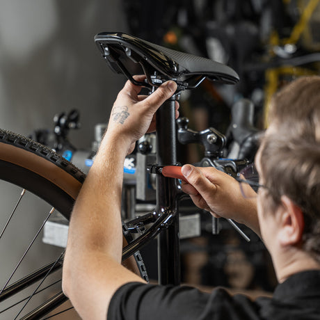 Réparation vélo à Paris : confiez votre vélo à l'atelier Routes & Roads