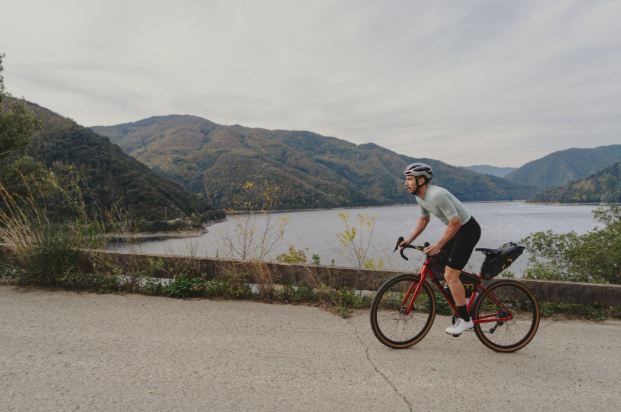 LOCATION DE VÉLO GRAVEL À PARIS POUR 35 EUROS / JOUR