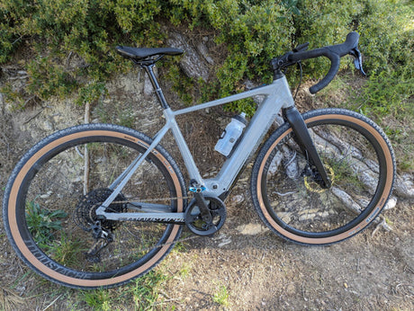 GRAVEL ÉLECTRIQUE MOUSTACHE DIMANCHE EN PROMO POUR 3994 €