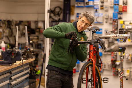 Révision vélo, réparation vélo, entretien vélo et préparation vélo gravel pour vos aventures urbaines ou longues distances.