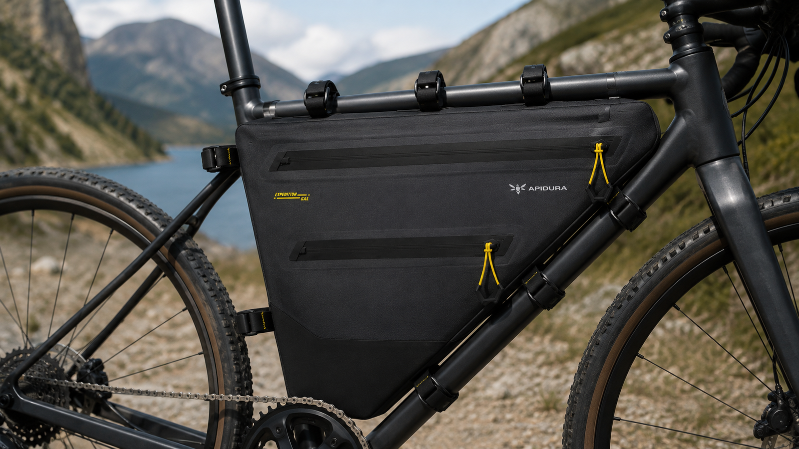 Les nouvelles sacoches de cadre Apidura Expedition sont arrivées chez Routes & Roads