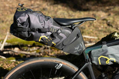 Sacoches vélo Apidura pour le gravel bike et les longues distances