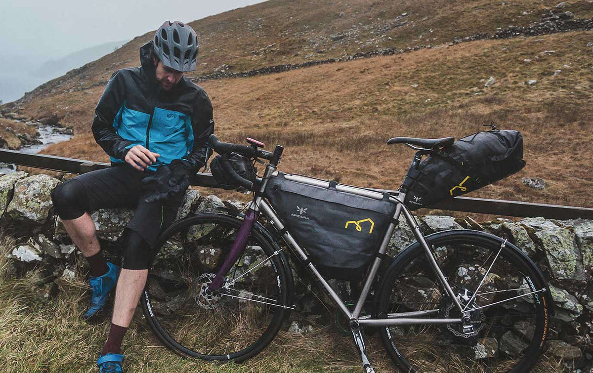 SACOCHES APIDURA POUR LE BIKEPACKING : TOUTE LA GAMME DISPONIBLE À PARIS