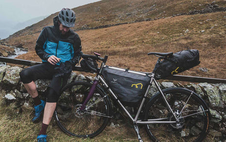 SACOCHES APIDURA POUR LE BIKEPACKING : TOUTE LA GAMME DISPONIBLE À PARIS