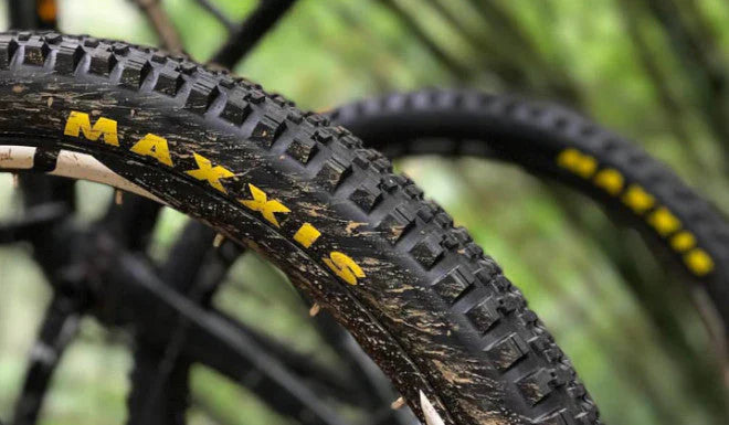 Maxxis à Paris 13 : le bon pneu pour chaque terrain, posé par nos mécaniciens.