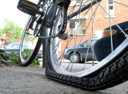 COMMENT CHANGER UNE CHAMBRE À AIR DE VÉLO ? LE GUIDE SIMPLE POUR DÉBUTANTS